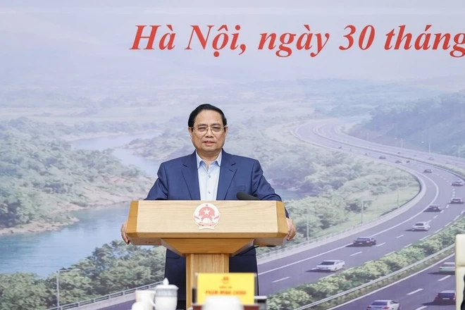 Không để '1 km đường cao tốc nhưng có tới mười mấy nhà thầu cùng làm'