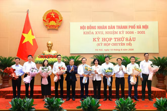 Hà Nội miễn nhiệm ủy viên UBND TP Hà Nội với 11 lãnh đạo đứng đầu sở, ngành