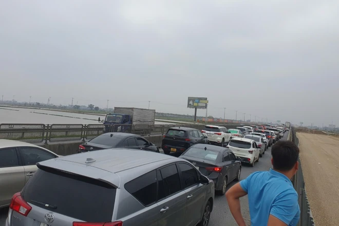 Cao tốc Cao Bồ - Mai Sơn ùn tắc kéo dài trong ngày mùng 2 Tết
