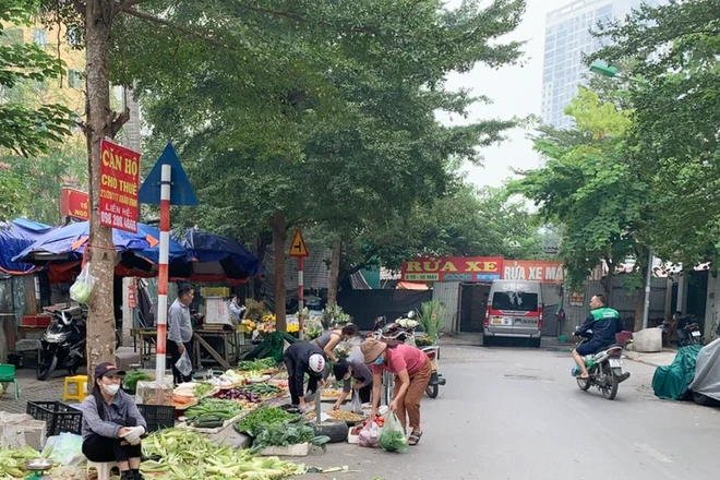 Hà Nội đẩy mạnh xử lý chợ cóc, xây dựng môi trường kinh doanh văn minh