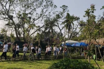 Giữa ngàn sắc xuân xứ Nghệ, dòng người vẫn tiếp tục về với Kim Liên, mang theo niềm tin, lòng biết ơn và ước vọng cho một năm mới bình an, thịnh vượng, nhắc nhớ về cội nguồn và trách nhiệm.