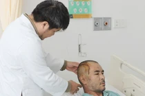 Đại phẫu trong đêm cứu sống du khách nước ngoài bị chấn thương sọ não nặng tại Phú Quốc