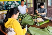 Làng Vĩnh Hòa đỏ lửa suốt đêm, giữ hồn bánh chưng ngày Tết xứ Nghệ