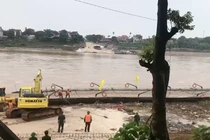 Không có chuyện cầu phao bị đứt hay trôi dạt