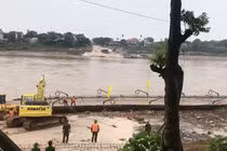 Không có chuyện cầu phao bị đứt hay trôi dạt