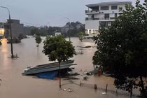 Ngầm tràn Trại Ngựa ở Thái Nguyên bị nước cuốn trôi. Ảnh: Quang Linh.