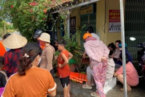 Lực lượng chức năng Lâm Đồng ứng cứu người dân trong tâm lũ Hàm Thắng