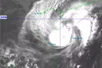 Bão số 12 cách Đà Nẵng 280km, trưa nay miền Trung bắt đầu mưa lớn