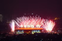 Lần đầu tiên pháo hoa bắn liên tục từ đầu đến cuối tại “concert quốc gia” ở Mỹ Đình tối nay