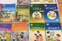 Quay lại với một bộ sách giáo khoa duy nhất là đi ngược sự phát triển của giáo dục