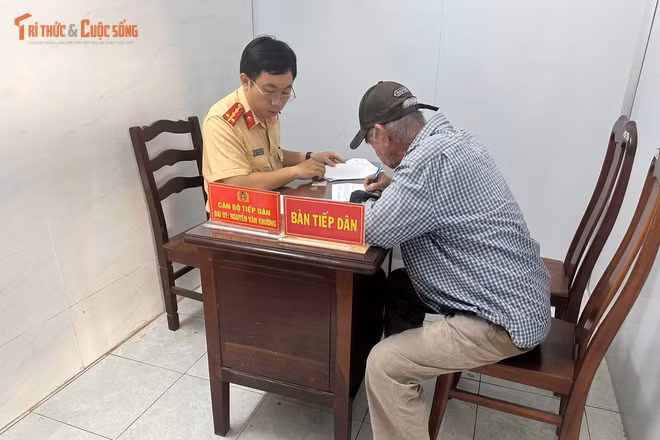 Một tài xế container liên tục bị dân ghi hình, nhận phạt ..."gấp đôi"!