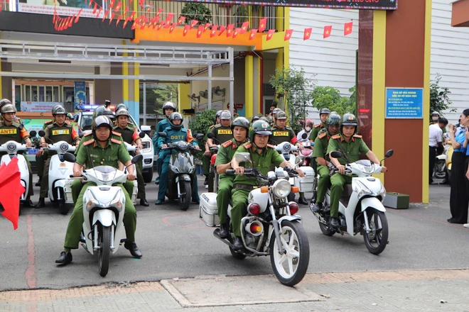 Lực lượng công an TP HCM đảm bảo an toàn bầu cử, gần dân