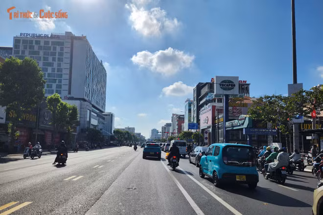 Tuyến đường "khổ vì kẹt xe" thay đổi bất ngờ vì...dải phân cách