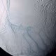 Enceladus: Mặt trăng phun đại dương kỳ lạ của Sao Thổ