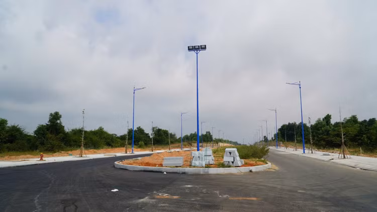 dau-tuyen-duong-vao-san-bay-phan-thiet.jpg