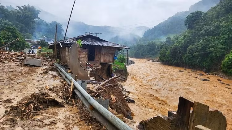Thủ tướng ra công điện khẩn ứng phó lũ quét, ngập lụt Bắc Bộ