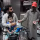 Chính phủ Pakistan trợ cấp nhiên liệu cho người có thu nhập thấp
