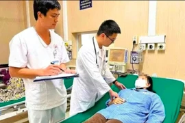 Ngộ độc khí CO vì đốt than xông cảm cúm trong phòng kín