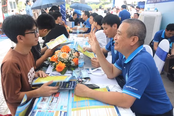 Chọn ngành trước, trường sau: Bí quyết trúng tuyển đúng ngành yêu thích