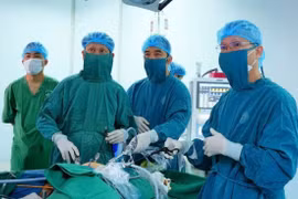 Một cuộc mổ xử lý đồng thời ung thư trực tràng, bệnh lý tử cung
