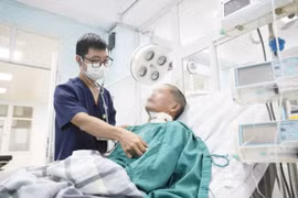 Viêm phổi biến chứng ARDS, người bệnh 77 tuổi được cứu bằng ECMO