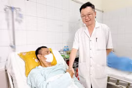 Đái máu kéo dài, người đàn ông 51 tuổi phát hiện u bàng quang 7 cm