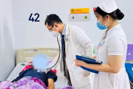 Đau ngực, ăn uống kém, người đàn ông phát hiện lao phổi