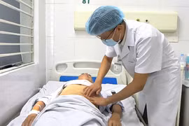 Chủ quan tiểu đêm: Người đàn ông 72 tuổi có tuyến tiền liệt 258 gam