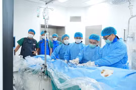 Hai kỹ thuật chuyên sâu cứu bệnh nhân sốc tim, mạch vành vôi hóa nặng