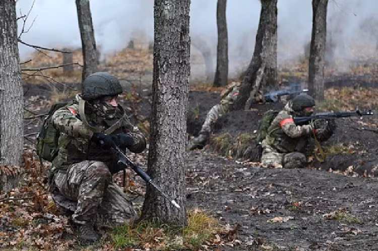 Binh sĩ Ukraine tháo chạy khỏi Kostiantynivka, Nga chạy đua với thời gian - Hình 14 Binh si Ukraine thao chay khoi Kostiantynivka, Nga chay dua voi thoi gian-Hinh-14