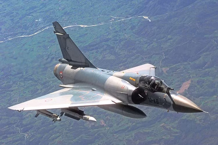 Ukraine nhận lô Mirage 2000 đầu tiên từ Pháp Ukraine nhan lo Mirage 2000 dau tien tu Phap