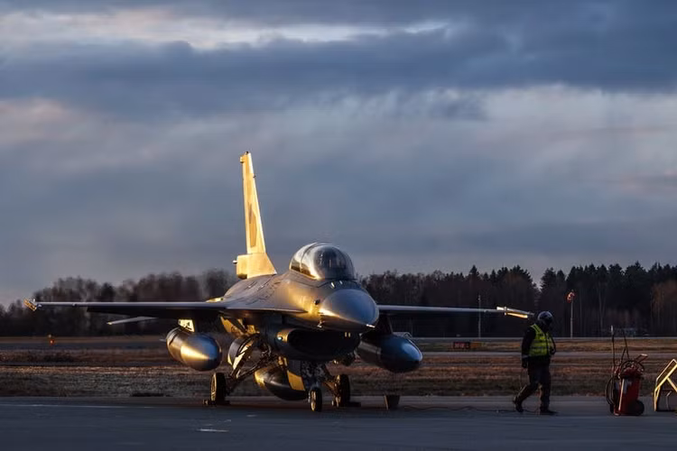 Ukraine nhận lô Mirage 2000 đầu tiên từ Pháp - Hình 10 Ukraine nhan lo Mirage 2000 dau tien tu Phap-Hinh-10