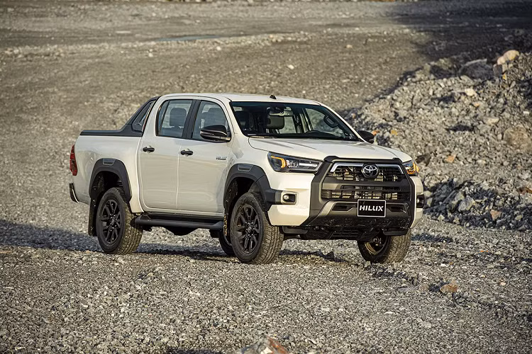 Tại thị trường Nhật Bản, giá xe Toyota Hilux 2024 có mức khởi điểm 4.072.000 Yên (khoảng 664 triệu đồng) trong khi con số tương ứng của bản GR Sport là 4.312.000 Yên (703 triệu đồng).