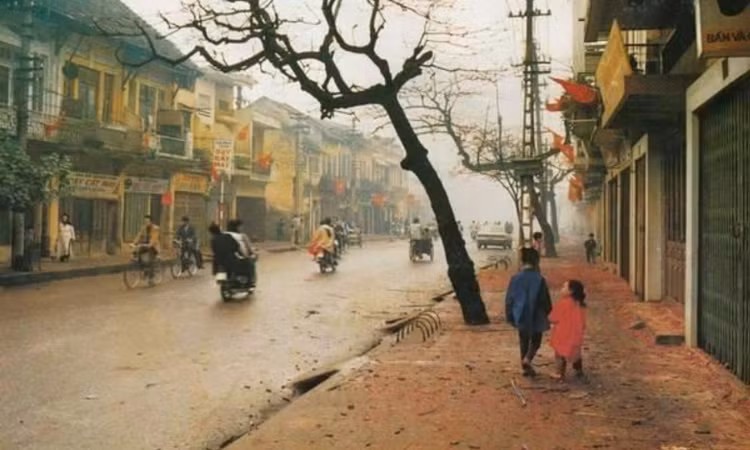 Chùm ảnh không thể nào quên về Tết Hà Nội thời bao cấp - Hình 8 Chum anh khong the nao quen ve Tet Ha Noi thoi bao cap-Hinh-8