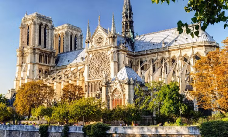 Chuyện kỳ bí về những bóng ma trong nhà thờ Đức Bà Paris - Hình 3 Chuyen ky bi ve nhung bong ma trong nha tho Duc Ba Paris-Hinh-3