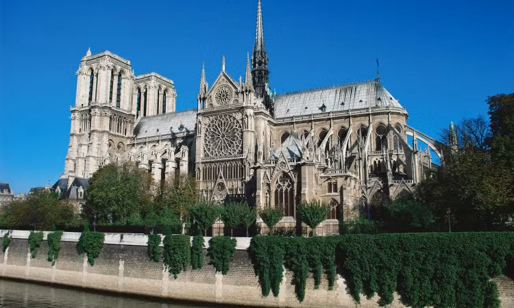Chuyện kỳ bí về những bóng ma trong nhà thờ Đức Bà Paris - Hình 4 Chuyen ky bi ve nhung bong ma trong nha tho Duc Ba Paris-Hinh-4