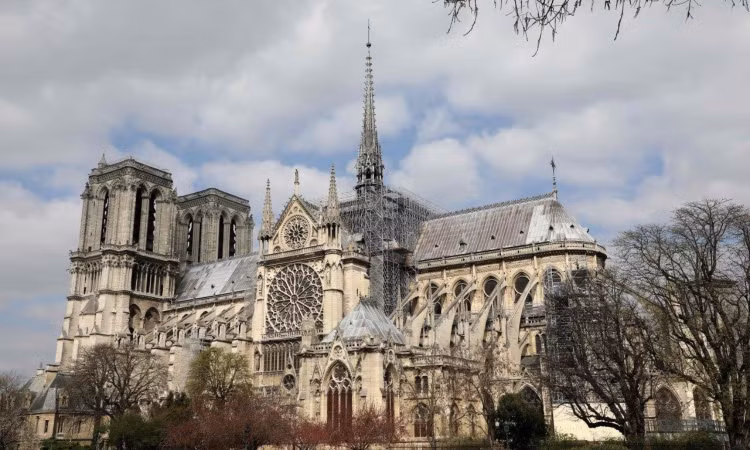 Chuyện kỳ bí về những bóng ma trong nhà thờ Đức Bà Paris Chuyen ky bi ve nhung bong ma trong nha tho Duc Ba Paris
