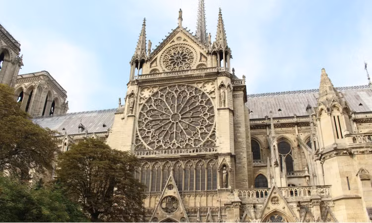 Chuyện kỳ bí về những bóng ma trong nhà thờ Đức Bà Paris - Hình 8 Chuyen ky bi ve nhung bong ma trong nha tho Duc Ba Paris-Hinh-8