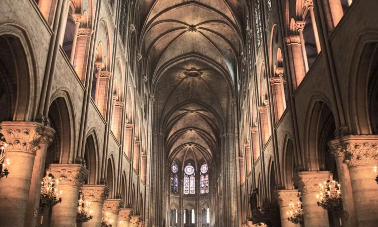 Chuyện kỳ bí về những bóng ma trong nhà thờ Đức Bà Paris - Hình 10 Chuyen ky bi ve nhung bong ma trong nha tho Duc Ba Paris-Hinh-10