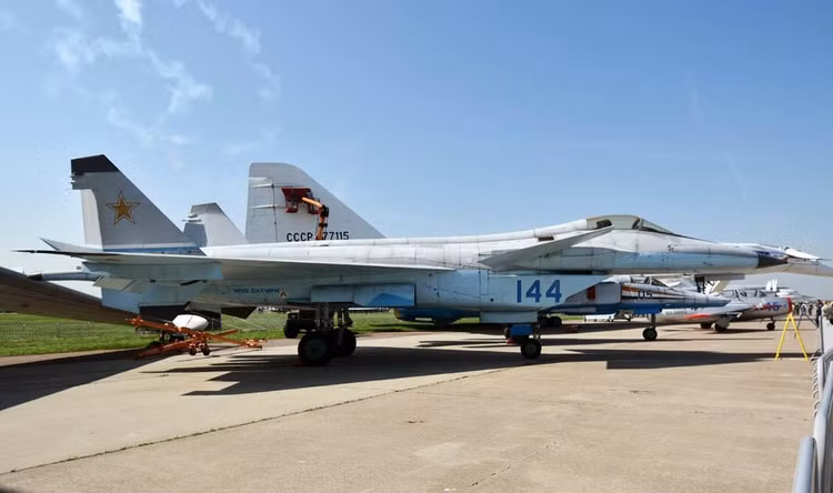MiG-1.44 Nga, tiêm kích tàng hình đầy tham vọng nhưng “chết yểu“ - Hình 4 MiG-1.44 Nga, tiem kich tang hinh day tham vong nhung “chet yeu“-Hinh-4