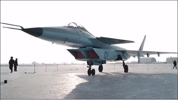 MiG-1.44 Nga, tiêm kích tàng hình đầy tham vọng nhưng “chết yểu“ - Hình 2 MiG-1.44 Nga, tiem kich tang hinh day tham vong nhung “chet yeu“-Hinh-2