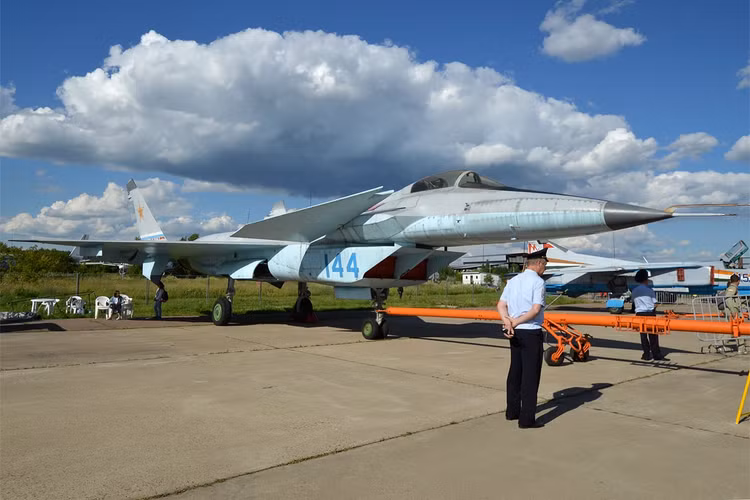 MiG-1.44 Nga, tiêm kích tàng hình đầy tham vọng nhưng “chết yểu“ - Hình 8 MiG-1.44 Nga, tiem kich tang hinh day tham vong nhung “chet yeu“-Hinh-8