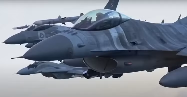 Lộ diện "hung thần" bắn hạ tiêm kích Mỹ trên bầu trời Ukraine - Hình 3 Lo dien