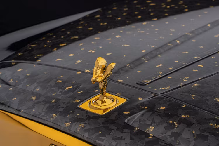 Ngắm SUV siêu sang Rolls-Royce Cullinan dát vàng độc nhất vô nhị - Hình 7 Ngam SUV sieu sang Rolls-Royce Cullinan dat vang doc nhat vo nhi-Hinh-7