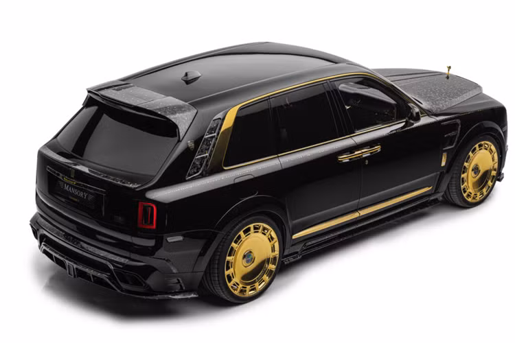 Ngắm SUV siêu sang Rolls-Royce Cullinan dát vàng độc nhất vô nhị - Hình 11 Ngam SUV sieu sang Rolls-Royce Cullinan dat vang doc nhat vo nhi-Hinh-11