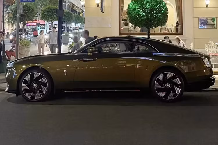 Rolls-Royce Spectre thu 2 cua dai gia Sai Gon, khong duoi 25 ty-Hinh-2