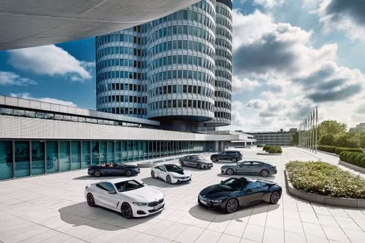 BMW “đe dọa” soán ngôi vương Mercedes-Benz tại Việt Nam BMW “de doa” soan ngoi vuong Mercedes-Benz tai Viet Nam