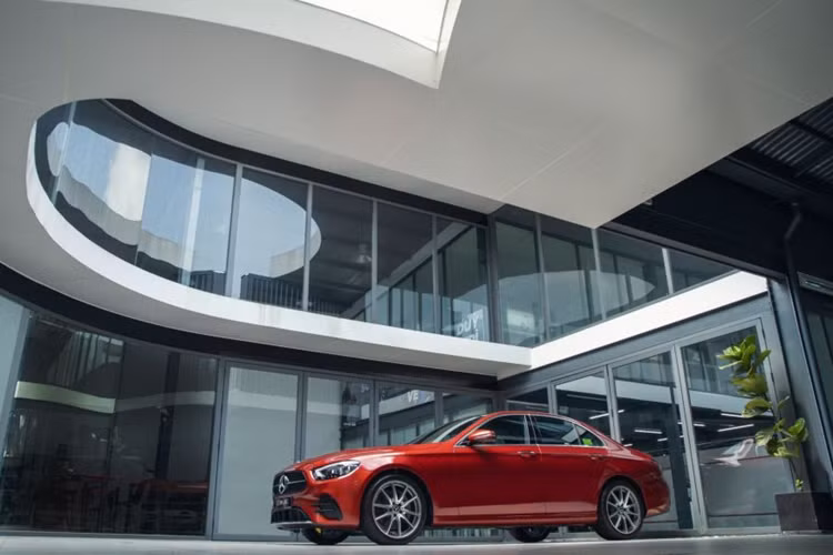 BMW “đe dọa” soán ngôi vương Mercedes-Benz tại Việt Nam - Hình 2 BMW “de doa” soan ngoi vuong Mercedes-Benz tai Viet Nam-Hinh-2