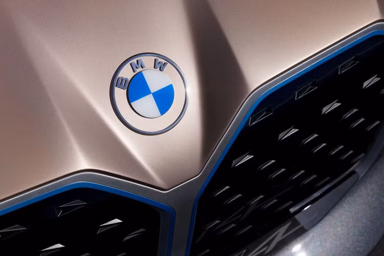 BMW “đe dọa” soán ngôi vương Mercedes-Benz tại Việt Nam - Hình 4 BMW “de doa” soan ngoi vuong Mercedes-Benz tai Viet Nam-Hinh-4