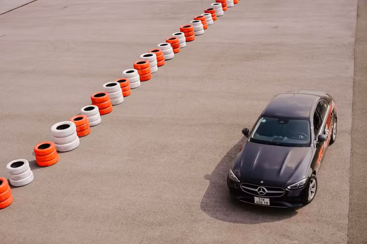 BMW “đe dọa” soán ngôi vương Mercedes-Benz tại Việt Nam - Hình 5 BMW “de doa” soan ngoi vuong Mercedes-Benz tai Viet Nam-Hinh-5